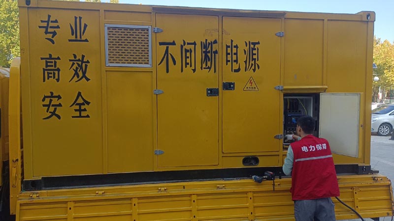 碌曲柴油发电机组和UPS电源配合使用时，如何避免切换过程中的电力中断？
