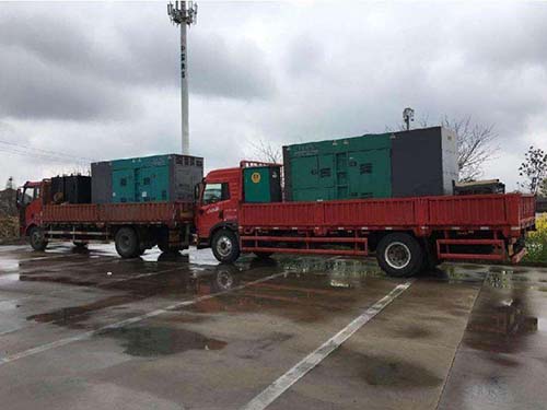 碌曲涂抹密封胶后，需要等待多长时间才能安装水冷式机油散热器密封件？